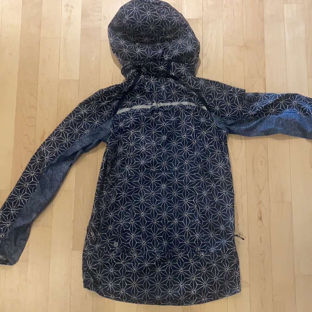 Lululemon pullover rain jacket - Picture 3 of 3